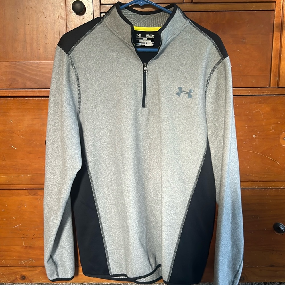 Under Armour men’s pullover size medium cold gear gray and black quarter zipper